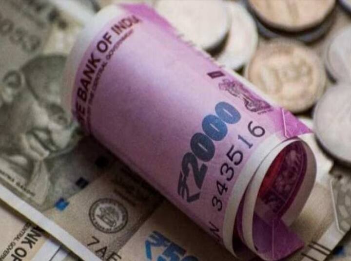उर्वरीत 10 टक्के रक्कम मौज-मजा करण्यासाठी खर्च करता येतील. म्हणजेच फिरायला जाणे, जेवण तसेच अन्य कामांसाठी हे पैसे खर्च करता येतील. तुमचा पगार 50 हजार रुपये असल्याचे गृहित धरल्यास 10 टक्के रक्कम म्हणजेच 5 हजार रुपये या कामासाठी ठेवावेत.