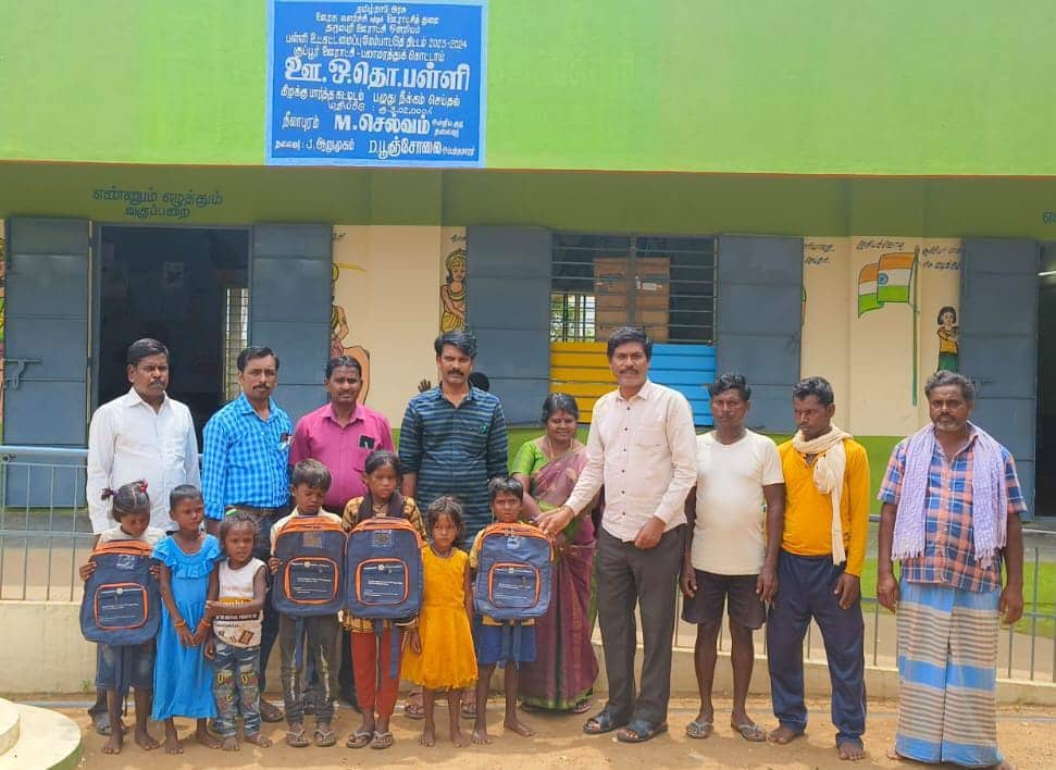 Dharmapuri Govt School Headmaster Identified North Indian Laborers Children Working in brick kilns enrolled them in school TNN 'பேசுவது இந்தி படிப்பது தமிழ்' - செங்கல் சூளையில் இருந்த பிள்ளைகள் கையில் தமிழ் புத்தகங்களை கொடுத்த அரசு அதிகாரிகள்