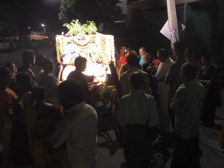 கரூர்: ஸ்ரீ ஆதி வேப்பம்பூ மாரியம்மன் ஆலய 10-ஆம்  ஆண்டு ஆடி திருவீதி உலா.. குவிந்த பக்தர்கள்