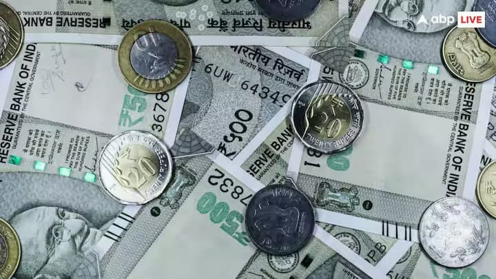 લાંબા ગાળામાં મોટા ફંડનું નિર્માણ કરવા માટે મ્યુચ્યુઅલ ફંડને સૌથી અસરકારક નિવેશ ટૂલ માનવામાં આવે છે, કારણ કે તેના દ્વારા તમને ન ફક્ત બજારની આકર્ષક રિટર્ન મળે છે પરંતુ તેમાં તમને કમ્પાઉન્ડિંગનો પણ ભારે ફાયદો મળે છે. આ વાત નોંધવી જરૂરી છે કે કમ્પાઉન્ડિંગની મોટી મલાઈનો લાભ મળશે જ્યારે તમે લાંબા સમય સુધી રોકાણ ચાલુ રાખો છો.