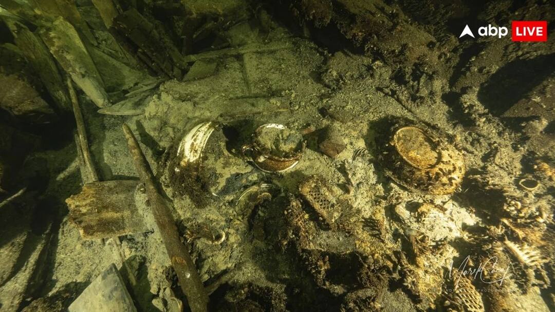जी ललचाए रहा न जाए: समंदर में मिला शैंपेन भरा शिप, पर नहीं दी जा रही पीने की इजाजत divers found 175 years old wrecked ship filled with champagne bottles and mineral water bottles जी ललचाए रहा न जाए: समंदर में मिला शैंपेन भरा शिप, पर नहीं दी जा रही पीने की इजाजत