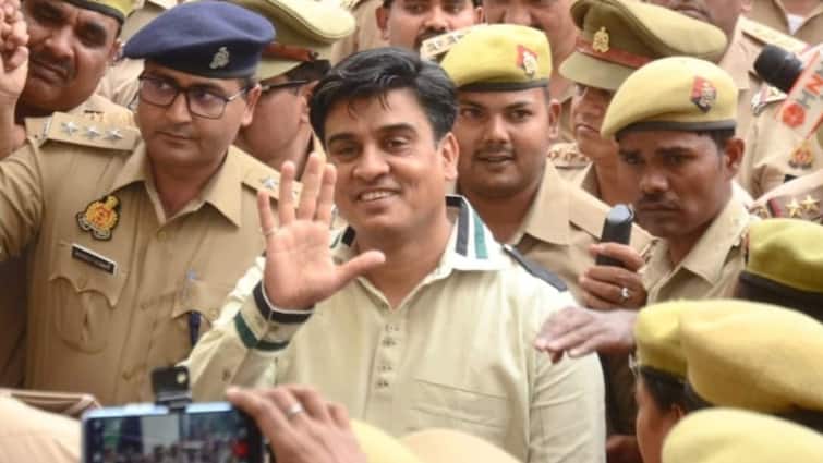 यूपी में कानपुर की सीसामऊ विधानसभा सीट पर उपचुनाव होगा या नहीं? सस्पेंस खत्म, आया हाईकोर्ट का बड़ा फैसला UP Bypolls 2024 Sisamau assembly seat of Kanpur High Court verdict on irfan solanki case यूपी में कानपुर की सीसामऊ विधानसभा सीट पर उपचुनाव होगा या नहीं? सस्पेंस खत्म, आया हाईकोर्ट का बड़ा फैसला