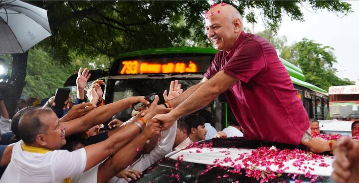 सुप्रीम कोर्ट ने 9 अगस्त को उन्हें जमानत दे दी और कहा कि बिना मुकदमे के लंबे समय तक जेल में रहने के कारण उन्हें त्वरित न्याय के अधिकार से वंचित होना पड़ा है.