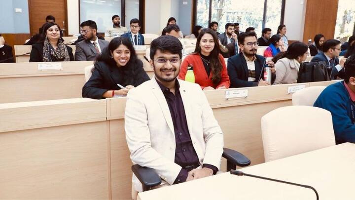 শুধুমাত্র হাজার হাজার মানুষকে সেবা করার, তাদের সাহায্য করার কথা ভেবেই শুরু করেছিলেন ইউপিএসসির প্রস্তুতি।    ছবি- পবনদত্তের ইনস্টাগ্রাম