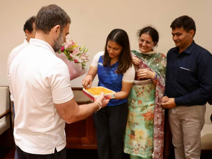 During the meeting, Manu Bhaker was offered sweets by Rahul Gandhi to celebrate her double wins at the Paris Olympics. (Image Source: AICC)