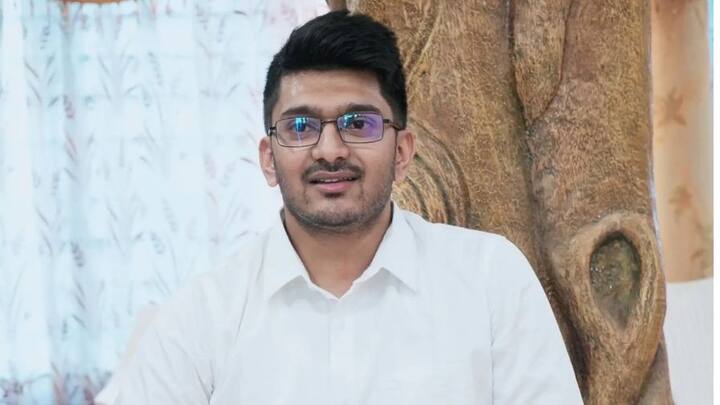 হায়দরাবাদে স্কুলের পড়াশোনা শেষ করে তিনি তামিলনাড়ুতে একটি মেডিকেল কলেজে ভর্তি হন এমবিবিএস ডিগ্রি অর্জন করবেন বলে।    ছবি- পবনদত্তের ইনস্টাগ্রাম