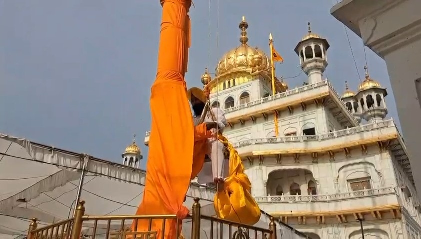 Nishan Sahib Colour: ਸ਼੍ਰੀ ਅਕਾਲ ਤਖ਼ਤ ਸਾਹਿਬ ਦੇ ਨਿਸ਼ਾਨ ਸਾਹਿਬ ਦਾ ਬਦਲਿਆ ਰੰਗ, ਬਸੰਤੀ ਰੰਗ ਦੇ ਪੁਸ਼ਾਕ ਚਾੜ੍ਹੇ, ਦੇਖੋ ਮੌਕੇ ਦੀਆਂ ਤਸਵੀਰਾਂ 