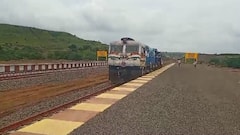 बीडकरांच्या स्वप्नपूर्तीचा प्रवास; बीड-परळी रेल्वे धावली, ग्रामस्थांकडून स्वागत, चेहऱ्यावर अत्यानंद