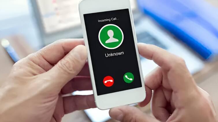 Whatsapp call scam cyber fraud spam calls how to become safe from these frauds know details here WhatsApp पर इन नंबरों से आए कॉल तो बिलकुल भी न उठाएं, हो सकता है बड़ा नुकसान