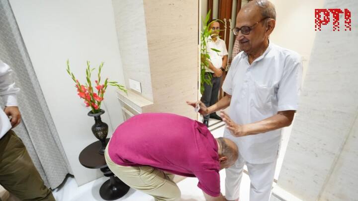 He also met the AAP supremo's parents. (Image Source :PTI)