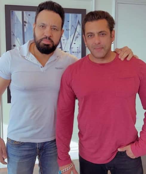 सलमान ने अपने 35 साल के करियर में खूब शोहरत के साथ ही खूब दौलत भी कमाई है. मीडिया रिपोर्ट्स के मुताबिक उनकी टोटल नेटवर्थ 2900 करोड़ रुपये है.