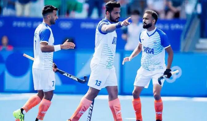 ભારતીય હૉકી ટીમે પેરિસ ઓલિમ્પિક 2024માં બ્રોન્ઝ મેડલ જીત્યો છે. ભારતે સ્પેનને 2-1થી હરાવ્યું હતું. ટીમ ઈન્ડિયાની જીતમાં હરમનપ્રીત સિંહે મહત્વની ભૂમિકા ભજવી હતી. જીત બાદ ભારતીય ખેલાડીઓએ જોરશોરથી ઉજવણી કરી હતી.