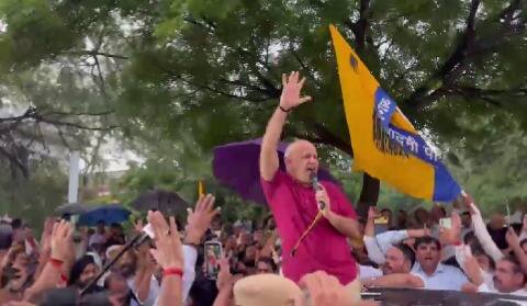 दिल्ली के मुख्यमंत्री के आधिकारिक ‘एक्स’ हैंडल पर ‘‘टीम केजरीवाल’’ ने एक पोस्ट में कहा, ‘‘आज सत्य की जीत हुई है. अंत में, केवल सत्य की जीत होती है.’’