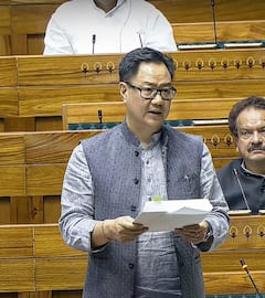 रिटायर्ड जज, गैर-मुस्लिम और महिलाएं... वक्फ की जमीन से लेकर हर फैसले में होंगे शामिल