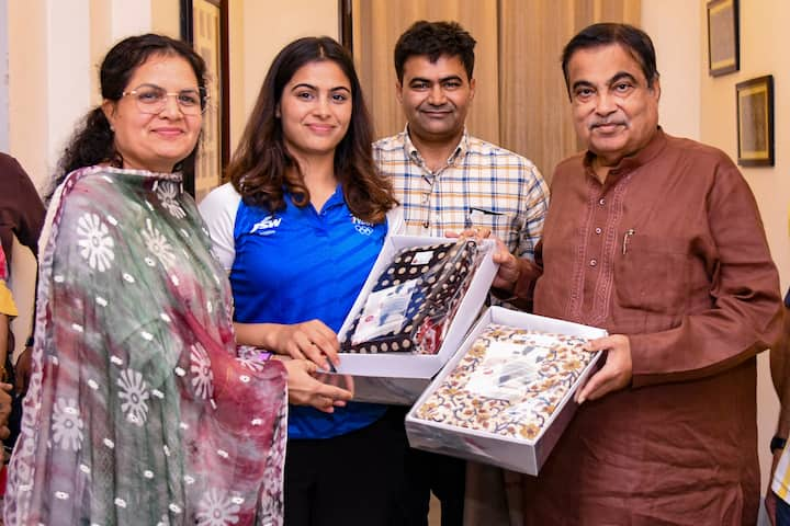 Union Minister Nitin Gadkari with Paris Olympics medallist shooter Manu, on Thursday, Aug. 8, 2024. (Image Source: PTI)