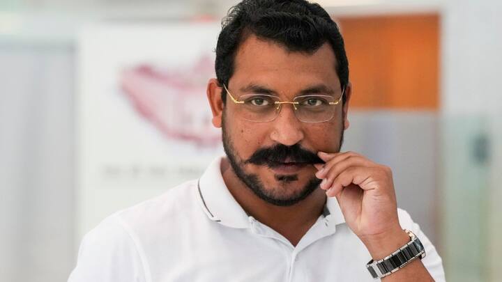 चंद्रशेखर ने सवाल पूछा कि क्या सरकार मुस्लिम हितैषी है? क्या सरकार का एक भी कानून मुस्लिम हितैषी है? क्या सरकार ने एक भी योजना मुस्लिम हितैषी बनाई है? अब्दुल कलाम वाली योजना बंद कर दी. मदरसों के हेड भी खत्म कर दिए. उर्दू भर्तियां भी नहीं हो रही है.