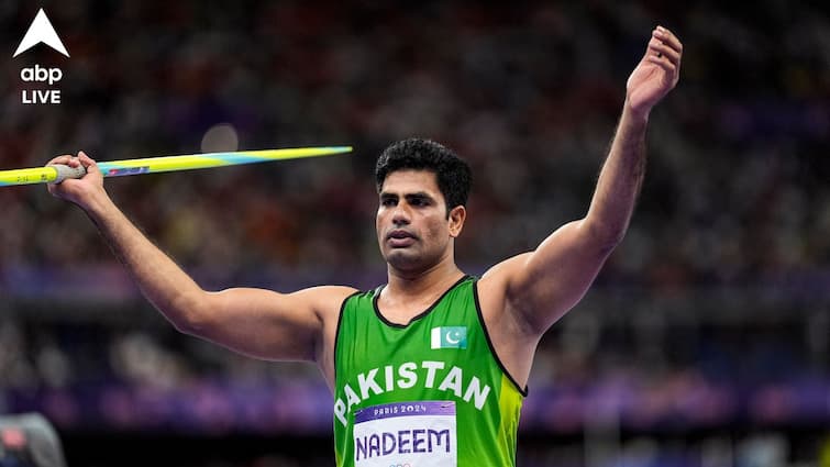 Paris Olympics 2024 Arshad Nadeem son of construction worker brings glory to Pakistan defying poverty Arshad Nadeem: চেয়েচিন্তে প্রতিযোগিতায় অংশগ্রহণের খরচ উঠত, খাবার জোগাড় করতেই হিমশিম খেতেন নাদিম