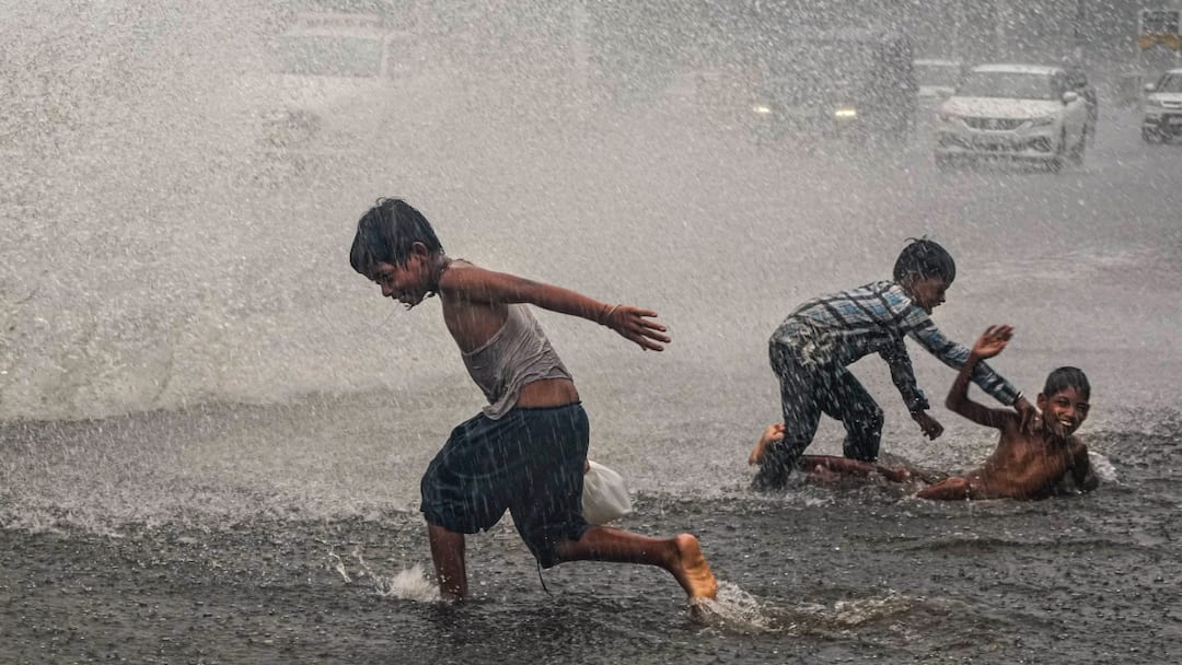 राजस्थान में मौसम विभाग ने जारी किया रेड अलर्ट, जानिए क्या है प्रदेश का हाल? Meteorological Department declared red alert after heavy rain in Rajasthan know condition ann राजस्थान में मौसम विभाग ने जारी किया रेड अलर्ट, जानिए क्या है प्रदेश का हाल?