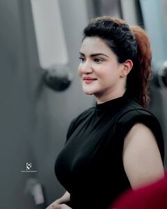 Honey Rose :ప్రాణమున్న పైడి బొమ్మ పారిజాత పూల కొమ్మలా హనీరోజ్..అలా చూస్తుండిపోతారంతే!