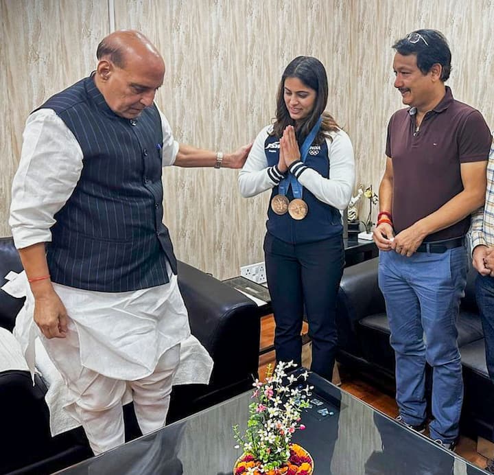 Olympic medal winner Manu Bhaker along with her coach Jaspal Rana meets Union Defence Minister Rajnath Singh at his office, in New Delhi, Thursday, Aug. 8, 2024. (Image Source: PTI)