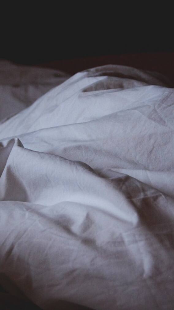 ਰਾਤ ਨੂੰ ਸੌਂਦੇ ਸਮੇਂ ਆਪਣੇ ਨੇੜ੍ਹੇ ਨਾ ਰੱਖੋ ਇਹ ਚੀਜ਼ਾਂ, ਹੋ ਸਕਦਾ ਵੱਡਾ ਨੁਕਸਾਨ!