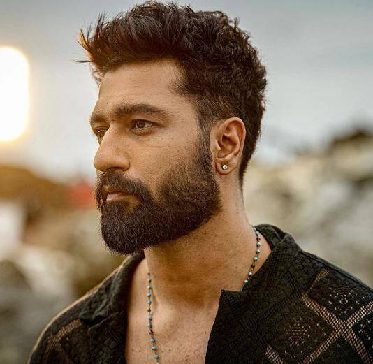 इस लिस्ट में विक्की कौशल का नाम भी है क्योंकि उन्होंने भी कई बायोपिक की हैं. 'सरदार उधम' और 'सैम बहादुर' जैसी बायोपिक्स की हैं इसलिए विक्की इस रोल के लिए फिट बैठते हैं.