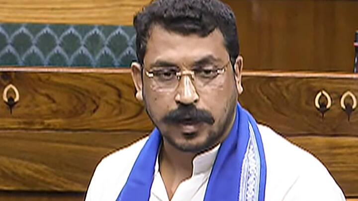 उन्होंने कहा कि बिल पास होने के बाद हमने उसे पर डिवीजन की मांग की, लेकिन उसे भी अनसुना कर दिया है. चंद्रशेखर ने कहा कि भगत सिंह ने कहा था की जज कोई फैसला सुनाए और उसमें नियत हटा दी जाए तो हत्यारे और जज में कोई अंतर नहीं रहेगा.