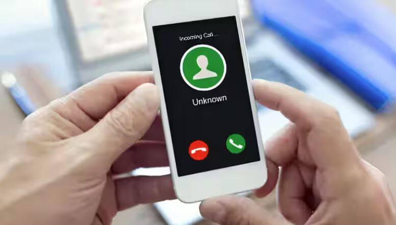 whatsapp call scam cyber fraud spam calls how to become safe from these frauds WhatsApp 'ਤੇ ਇਨ੍ਹਾਂ ਨੰਬਰਾਂ ਤੋਂ ਆਵੇ ਫੋਨ ਤਾਂ ਗ਼ਲਤੀ ਨਾਲ ਵੀ ਨਾ ਚੱਕਿਓ, ਹੋ ਜਾਵੇਗਾ ਭਾਰੀ ਨੁਕਸਾਨ