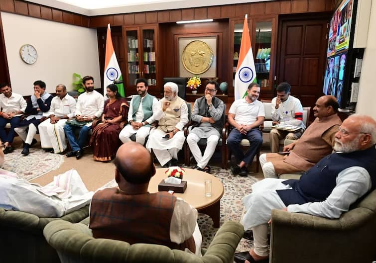 pm modi rahul gandhi tea meeting parliament opposition mps પીએમ મોદી અને રાહુલ ગાંધીએ કરી 'ચા પર ચર્ચા', જાણો વિપક્ષી સાંસદોમાં કોણ કોણ હતું હાજર