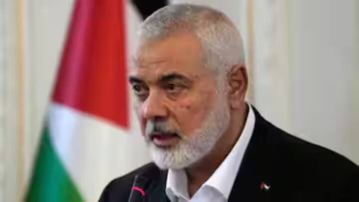 તેહરાનમાં ઈસ્માઈલ હાનિયાની હત્યા પર સાઉદી અરેબિયાની પહેલી પ્રતિક્રિયા સામે આવી છે. સાઉદી અરેબિયાનું કહેવું છે કે આ હત્યા ઈરાનની સાર્વભૌમત્વનું ઘોર ઉલ્લંઘન છે. 7 ઓગસ્ટના રોજ ઓર્ગેનાઈઝેશન ઓફ ઈસ્લામિક કોઓપરેશનની બેઠક યોજાઈ હતી, આ બેઠકમાં સાઉદી અરેબિયાના નાયબ વિદેશ મંત્રીએ આ વાત કહી હતી.