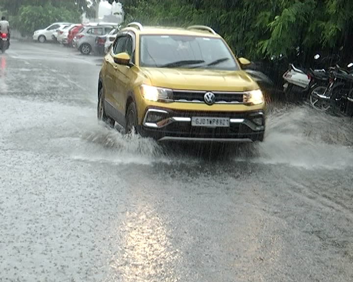 ગાંધીનગર, સાબરકાંઠા, મહેસાણા, પાટણ, કચ્છ, મોરબી, સુરેન્દ્રનગરમાં વરસાદની આગાહી.