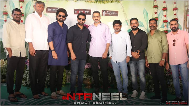 NTR 31 Launch Event: జూనియర్‌ ఎన్టీఆర్‌, ప్రశాంత్‌ నీల్‌ కాంబినేషన్‌లో ఓ భారీ ప్రాజెక్ట్‌ తెరకెక్కనున్న సంగతి తెలిసిందే. తాజాగా ఈ సినిమా ప్రారంభోత్సవ కార్యక్రమాన్ని హైదరాబాద్‌లో నిర్వహించారు.