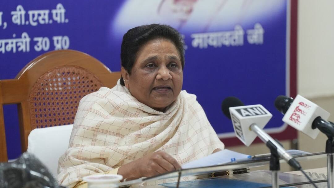 UP One victory boosted BSP enthusiasm double strength party preparing fight by election ann UP Politics: एक जीत ने बढ़ाया बसपा का उत्साह, दोगुनी ताकत से उपचुनाव लड़ने की तैयारी में पार्टी, बनाया ये प्लान