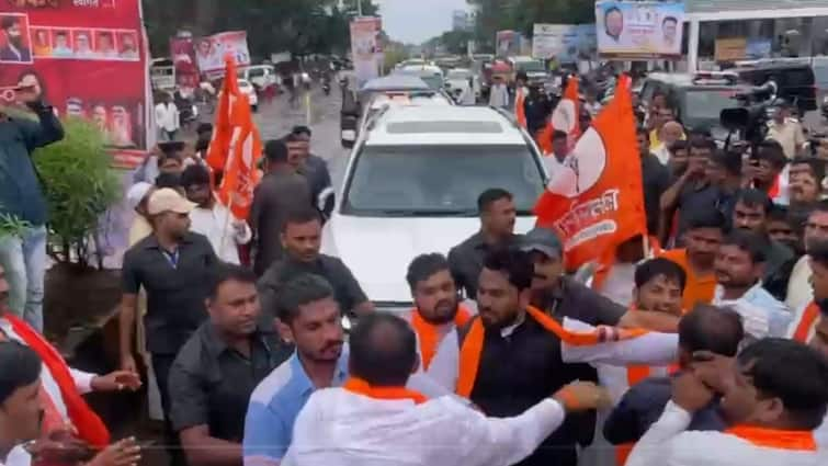 Raj Thackeray in Beed Rada between Mansainik and Shiv Sainik, Shiv Sena district president's shirt was torn Maharashtra Politics Marathi News VIDEO : राज ठाकरे बीडमध्ये, मनसैनिक अन् शिवसैनिकांमध्ये राडा, शिवसेना जिल्हाध्यक्षाचा शर्ट फाडला