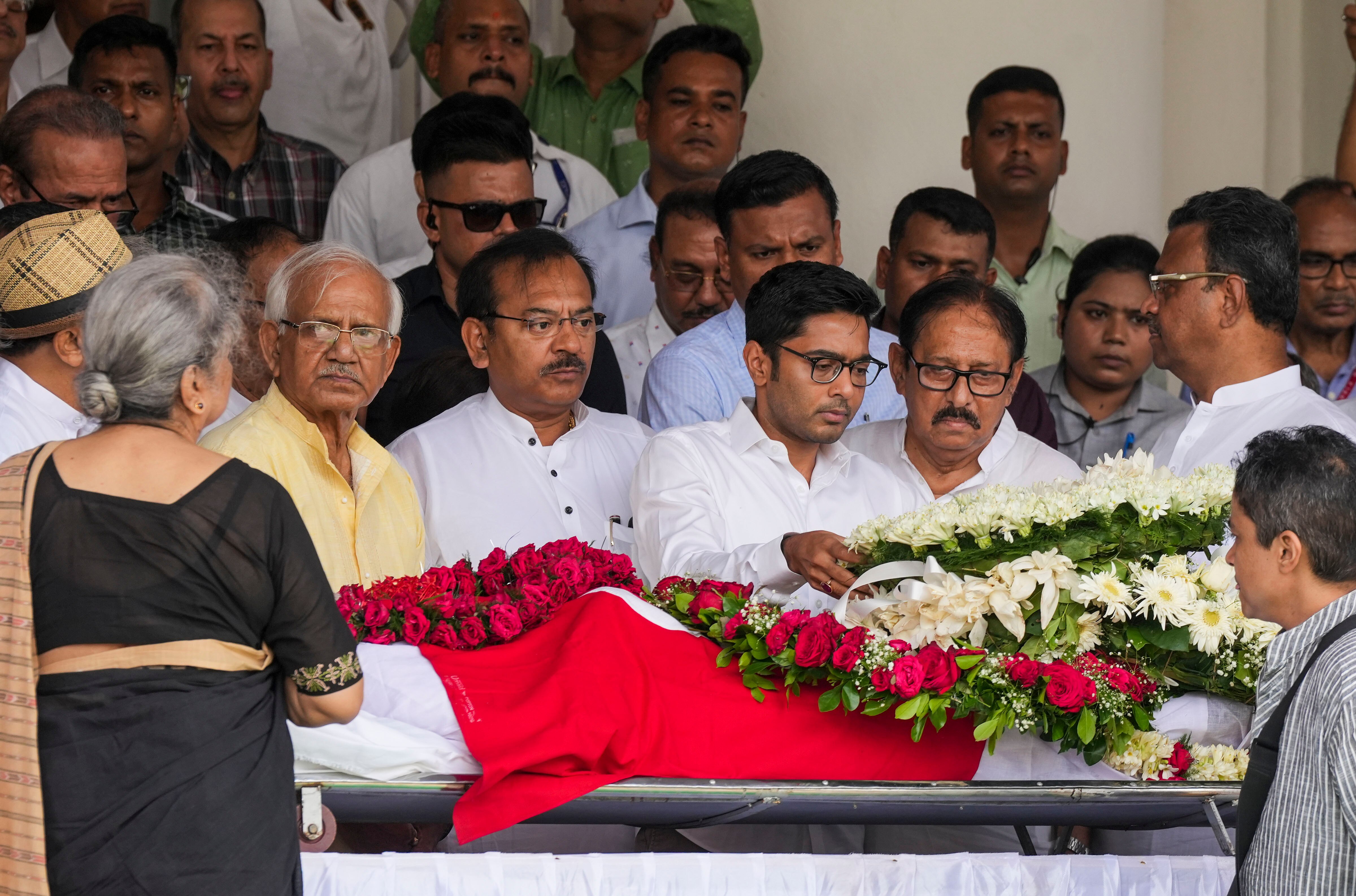 Comrade' Buddhadeb Bhattacharjee, Bengal Ex-CM, Gets Massive Farewell In Kolkata — WATCH