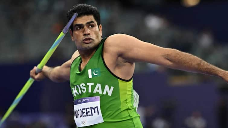 Who Is Arshad Nadeem Won Gold Medal In Javelin Throw For Pakistan In Paris Olympics Latest Sports News Paris Olympics 2024: क्रिकेटर बनने का सपना टूटा तो तोड़ दिया ओलंपिक रिकॉर्ड! जानिए पाकिस्तान के नए सुपरस्टार अरशद नदीम का सफर