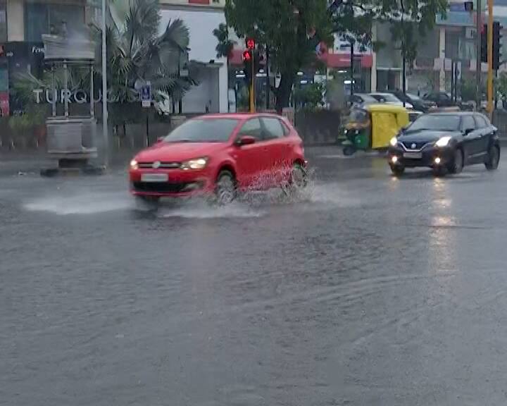 Ahmedabad Rain: આજે બપોરના સમયે અમદાવાદના પશ્ચિમ અને મધ્ય ઝોનમાં અચાનક ધોધમાર વરસાદ તૂટી પડ્યો હતો.