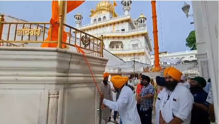 Nishan Sahib Colour: ਸ਼੍ਰੀ ਅਕਾਲ ਤਖ਼ਤ ਸਾਹਿਬ ਦੇ ਨਿਸ਼ਾਨ ਸਾਹਿਬ ਦਾ ਬਦਲਿਆ ਰੰਗ, ਬਸੰਤੀ ਰੰਗ ਦੇ ਪੁਸ਼ਾਕ ਚਾੜ੍ਹੇ, ਦੇਖੋ ਮੌਕੇ ਦੀਆਂ ਤਸਵੀਰਾਂ 