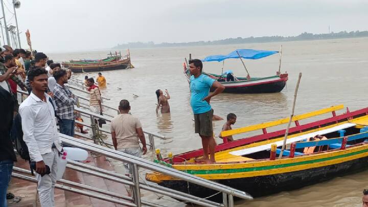 Bihar water level of Ganga river rising in Buxar flood Posibility in Diyara  areas ann | Bihar Flood: बक्सर के दियारा इलाके में बाढ़ का खतरा बढ़ा, खतरे  के निशान से ऊपर