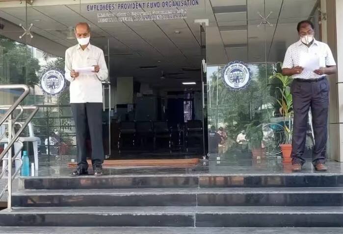 त्यानंतर नवे पेज उघडले. नव्या पेजवर तुम्हाला पीएफ ॲडव्हान्स फॉर्म 31 निवडायचा आहे. त्यानंतर तुम्हाला ज्या पीएफ खात्यातून रक्कम काढायची आहे, ते खाते निवडावे लागेल.