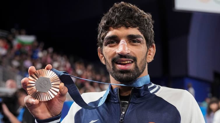 aman-sehrawat-wins-bronze-medal-mens-57kg-wrestling-grabs-at-paris-olympics-2024 Olympics 2024: ਅਮਨ ਸਹਿਰਾਵਤ ਨੇ ਕੁਸ਼ਤੀ ਵਿੱਚ ਜਿੱਤਿਆ ਕਾਂਸੀ ਦਾ ਤਗਮਾ; 16 ਸਾਲਾਂ ਤੋਂ ਚੱਲੀ ਆ ਰਹੀ ਵਿਰਾਸਤ  ਕਾਇਮ, ਪੀਐਮ ਮੋਦੀ ਨੇ ਦਿੱਤੀ ਵਧਾਈ