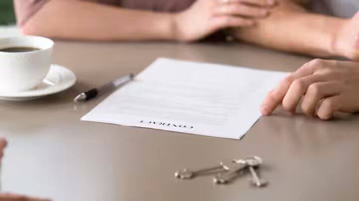 ભાડા ઉપરાંત નોંધણી કરાવવા જેવી અન્ય કાનૂની પ્રક્રિયાઓમાં થતા ખર્ચ અને દોડધામથી બચવા માટે 11 મહિનાનો ભાડા કરાર બનાવવાનો ટ્રેન્ડ લોકપ્રિય છે.