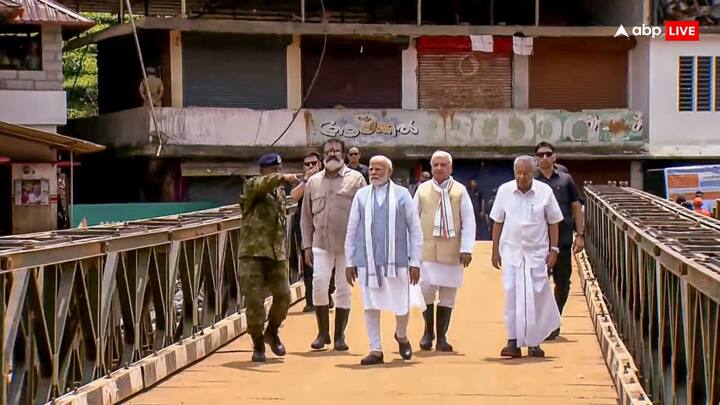 प्रधानमंत्री नरेन्द्र मोदी शनिवार (10 अगस्त) को केरल के भूस्खलन प्रभावित वायनाड जिला पहुंचे और चूरलमाला में पैदल चलकर आपदा से हुए नुकसान का आकलन किया. इस दौरान पीएम मोदी ने वायनाड में भूस्खलन से प्रभावित पीड़ितों और अन्य लोगों से मुलाकात की. उन्होंने राहत शिविर का भी दौरा किया.