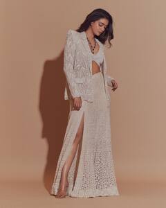 Keerthy Suresh: ఫిల్మ్‌ఫేర్‌ అవార్డుతో కీర్తి సురేష్ - దసరా టీంతో కలిసి ఫోటోలకు ఫోజులు