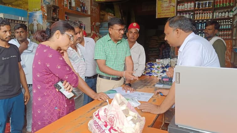 Aligarh SDM mahima rajput took immediate action on farmer complaint ann अलीगढ़ में किसान की शिकायत पर SDM ने तुरंत की कार्रवाई, हो रही है जमकर तारीफ