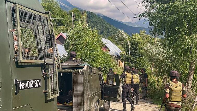 jammu kashmir 2 security forces Martyr in encounter between terrorists army in anantnag J&K के अनंतनाग में फिर तनाव! घात लगा आतंकियों ने सुरक्षाबलों पर की गोलाबारी, दो जवान शहीद