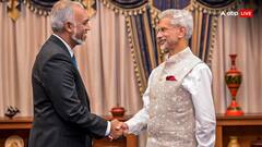 गिड़गिड़ाने लगा मालदीव तो मदद के लिए पहुंच गए विदेश मंत्री एस जयशंकर, दे दीं कई सौगातें