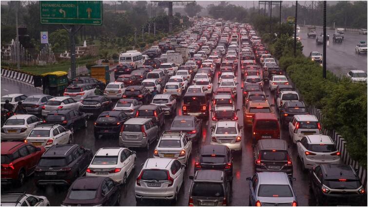 buses from delhi will not be allowed on noida expressway during evening rush hour Noida: नोएडा एक्सप्रेसवे को जाम से बचाने ट्रैफिक पुलिस का प्लान, परी चौक जाने वाली बसों पर लगेगा ब्रेक!