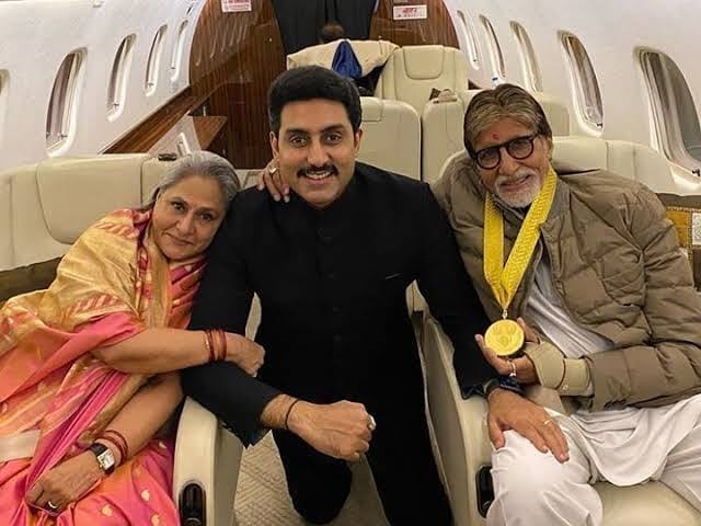 बता दें कि ये वो ही दौर था जब अमिताभ बच्चन की एक्ट्रेस रेखा संग अफेयर की खबरें बॉलीवुड में सुर्खियां बटोर रही थी. हालांकि इनपर कभी कपल ने कोई रिएक्शन नहीं दिया था.