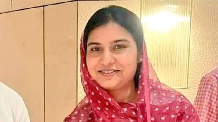 इकरा ने बोला कि यह सिर्फ माइनॉरिटी पर अटैक नहीं बल्कि संविधान के आर्टिकल 14 और 25,26 पर भी है. इकरा हसन ने कहा कि यह सिर्फ मुसलमानों पर अटैक नहीं बल्कि और भी देश में मौजूद अल्पसंख्यक समुदायों पर है.